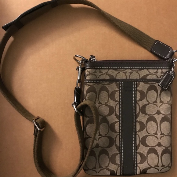 Coach Handbags - EUC Coach Crossbody